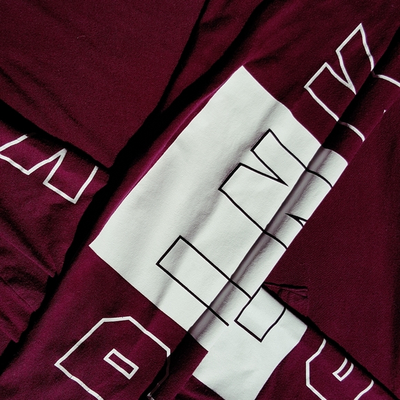 A maroon long sleeve shirt - Picture 2 of 3